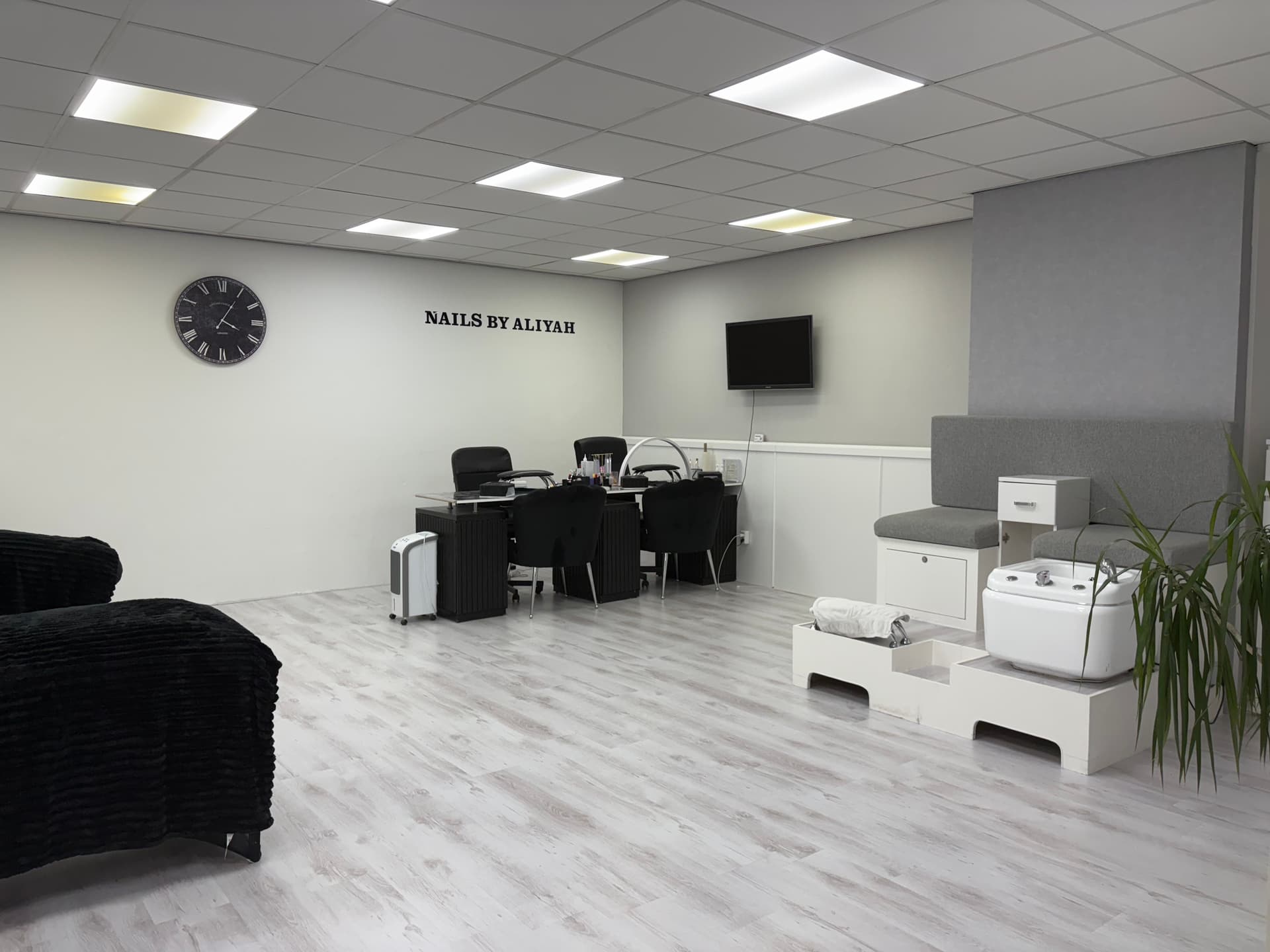 Nails by Aliyah Salon Interior